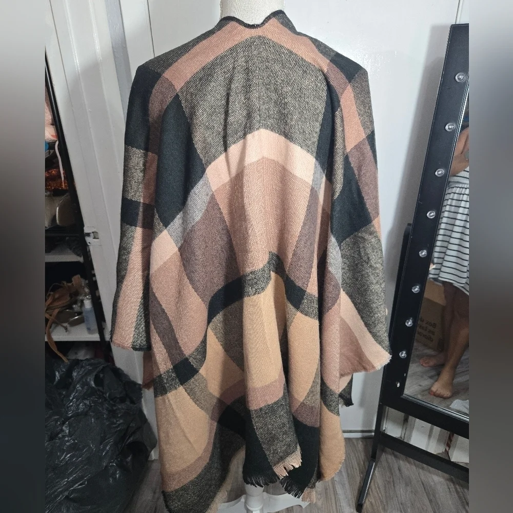 Marcus Adler Ruana Wrap With Frayed Hem plaid NWT